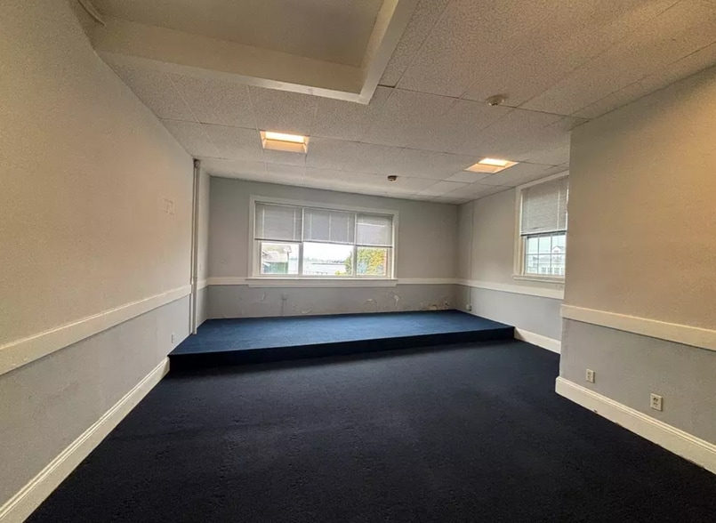 More Photos Of 154-162 Humphrey St, Swampscott Storefront Retail Office For Lease