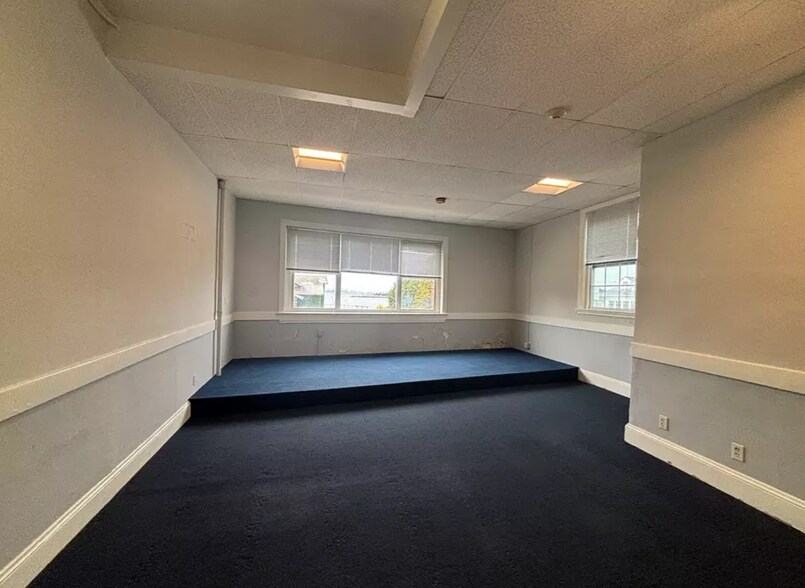 More Photos Of 154-162 Humphrey St, Swampscott Storefront Retail Office For Lease