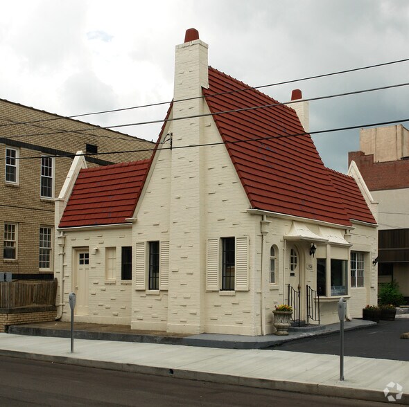 More Photos Of 926 Market St, Parkersburg Office Residential For Sale