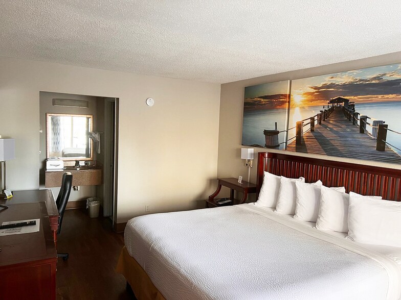 More Photos Of 2904 W International Speedway Blvd, Daytona Beach Hotel For Sale