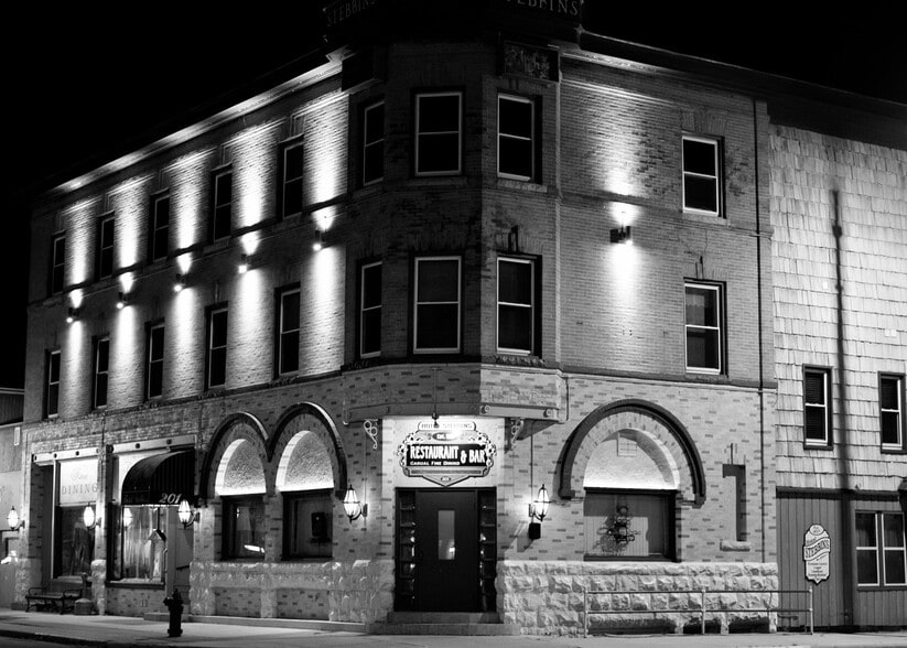 More Photos Of 201 Steele St, Algoma Hotel For Sale