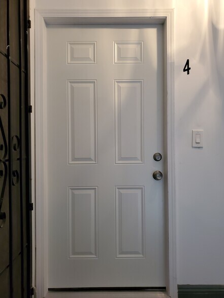 More Photos Of 1978 Bonsallo Ave, Los Angeles Apartments For Sale