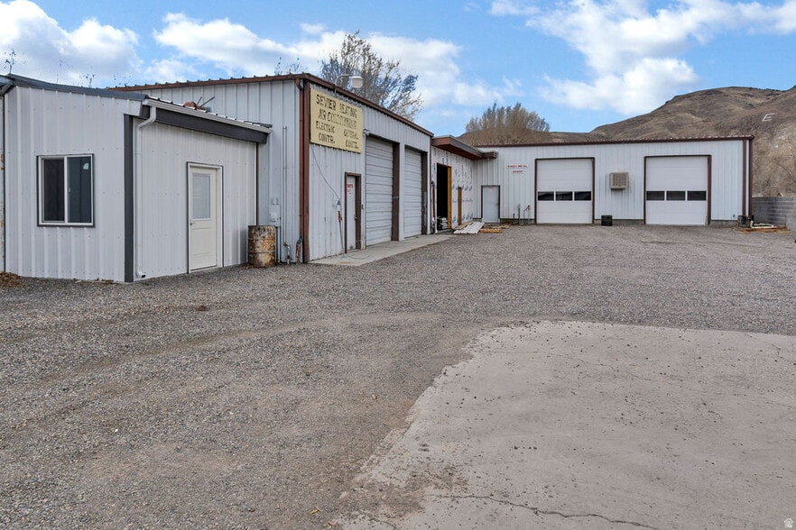More Photos Of 46 S Center St, Elsinore Industrial For Sale