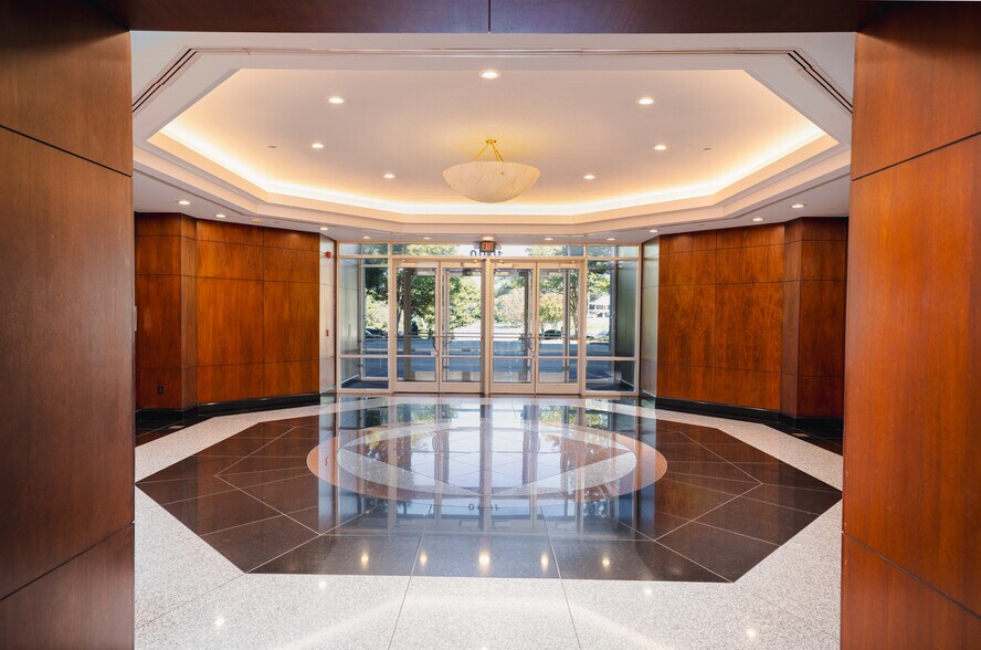 More Photos Of 1000 Ridgeway Loop, Memphis Office For Lease