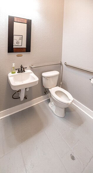 More Photos Of 1012 Airport Rd, Destin Office Residential For Sale