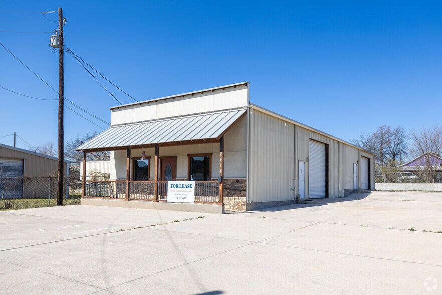 Primary Photo Of 2414 Commerce St, Marble Falls Warehouse For Lease
