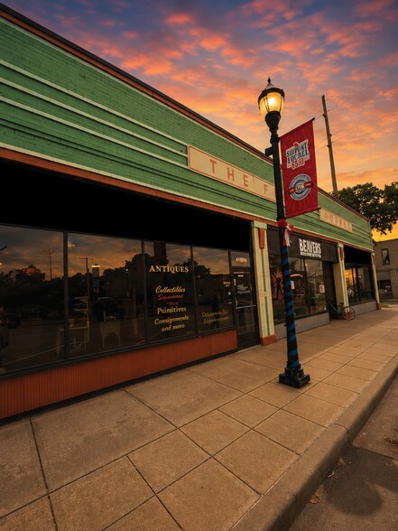 Primary Photo Of 430-436 W Commercial St, Springfield Storefront For Lease