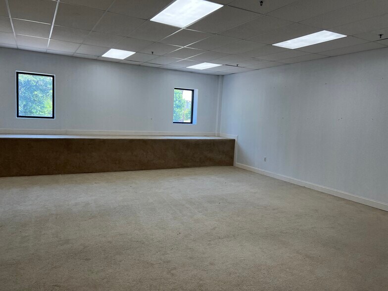 More Photos Of 4388 Sudderth Rd, Buford Warehouse For Sale