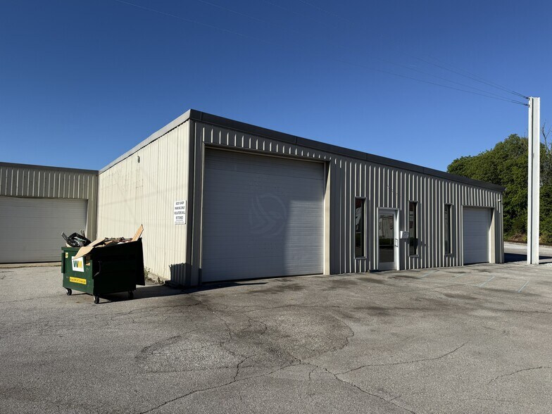 More Photos Of 310 Indianapolis Rd, Mooresville Warehouse For Lease