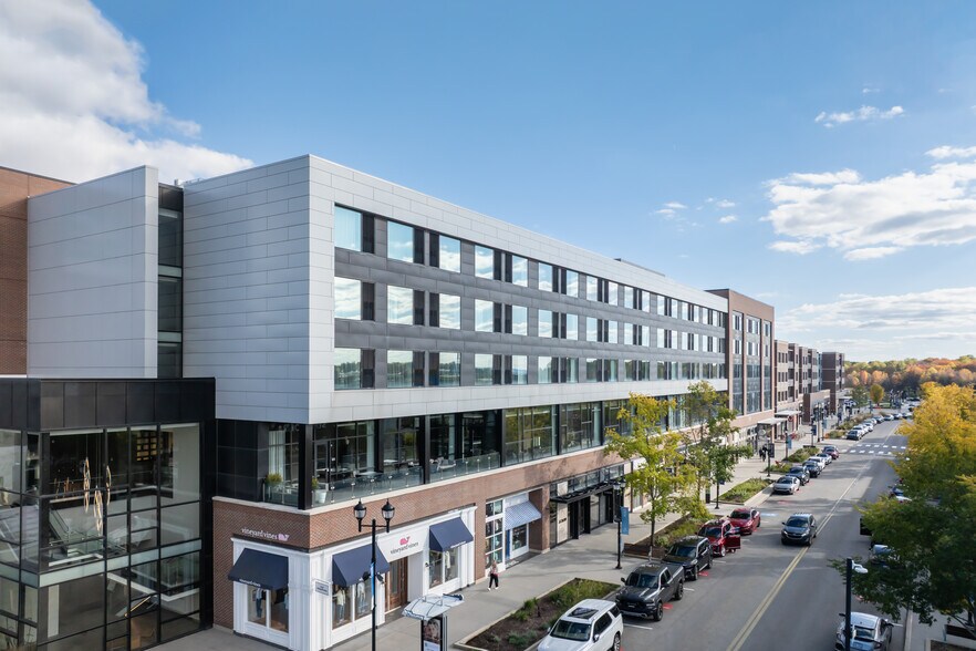 More Photos Of 200 Park Ave, Beachwood Office For Lease