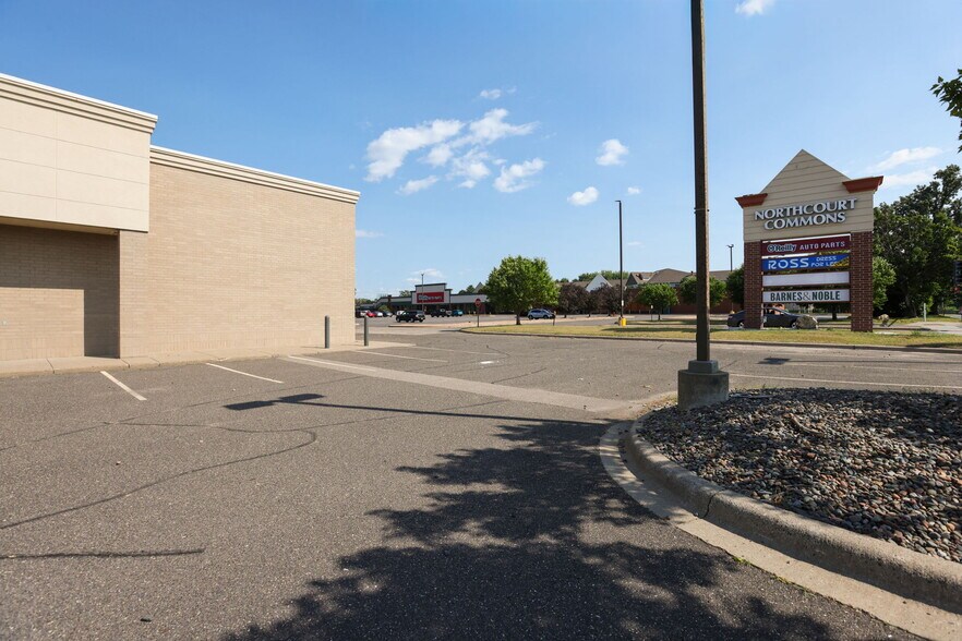 More Photos Of 600 County Road 10 NE, Blaine Drugstore For Lease
