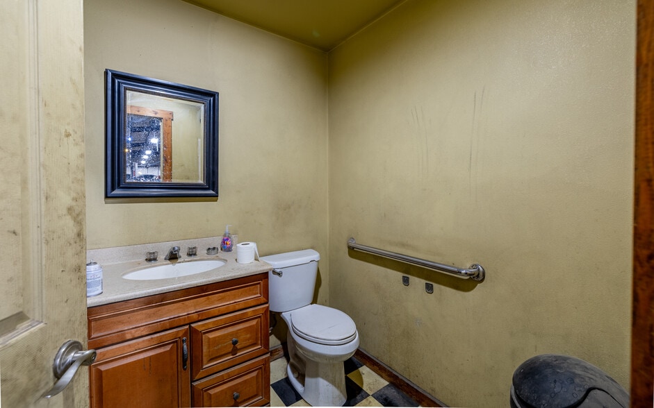 More Photos Of 2130 Big Horn Ave, Cody General Retail For Sale