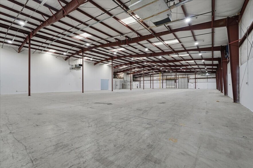 More Photos Of 13770 Automobile Blvd, Clearwater Distribution For Lease