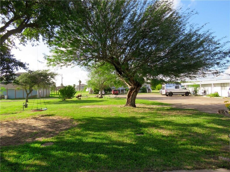 More Photos Of 1330 S Commercial St, Aransas Pass Hotel For Sale