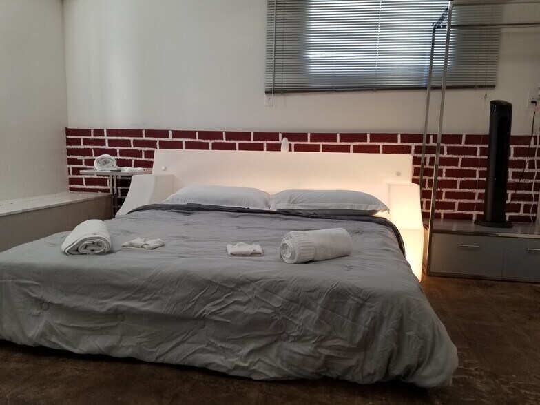 More Photos Of 910 E Sahara Ave, Las Vegas Loft Creative Space For Lease