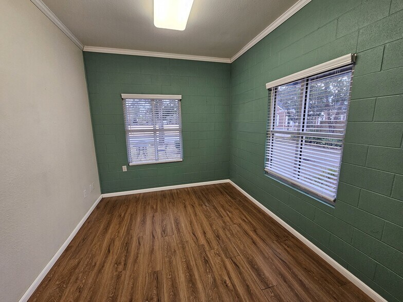 More Photos Of 150 W Shadowbend Ave, Friendswood Office For Lease