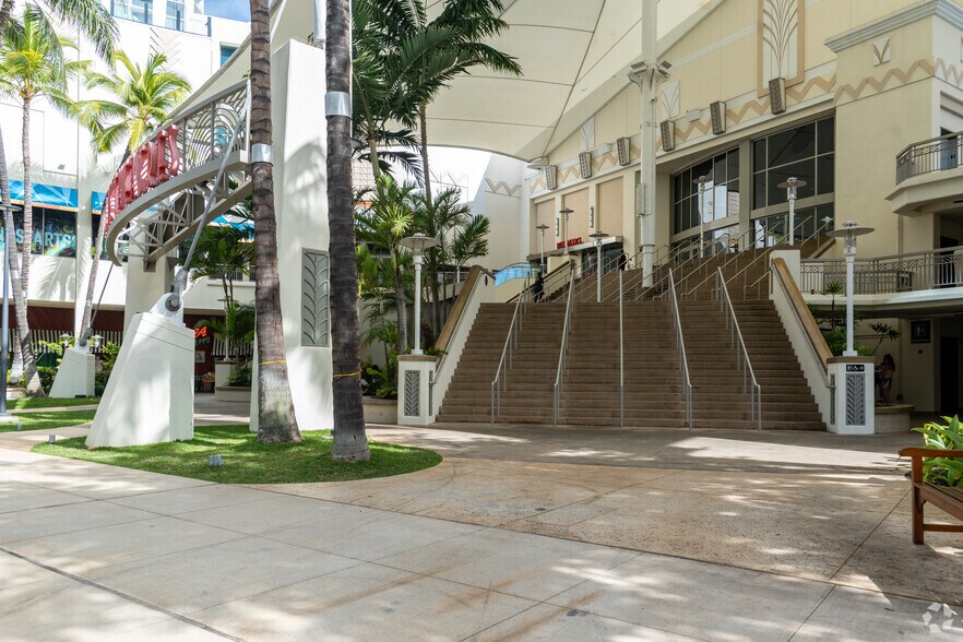 More Photos Of 1044 Auahi St, Honolulu Movie Theatre For Lease