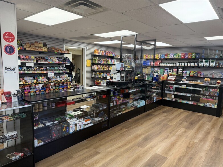 More Photos Of 6185 Dixie Hwy, Bridgeport General Retail For Sale