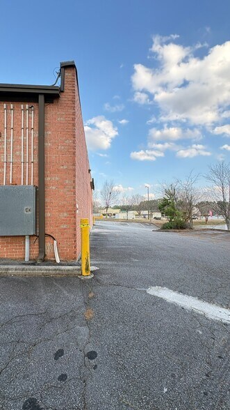 More Photos Of 2211 Riverside Pky, Lawrenceville Unknown For Lease