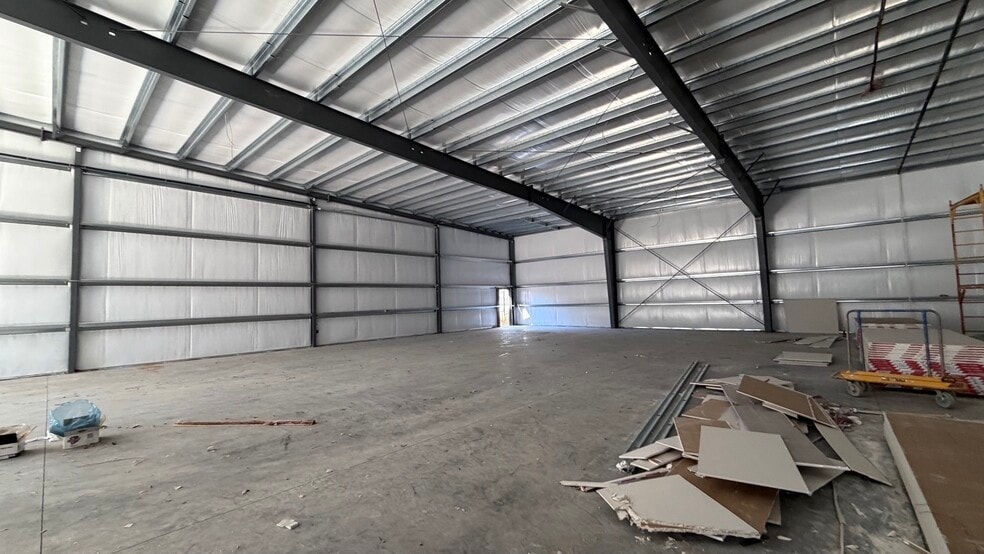 More Photos Of 10342 Highway 78 E, Summerville Warehouse For Lease
