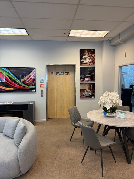 More Photos Of 7979 Pines Blvd, Pembroke Pines Storefront Retail Office For Sale