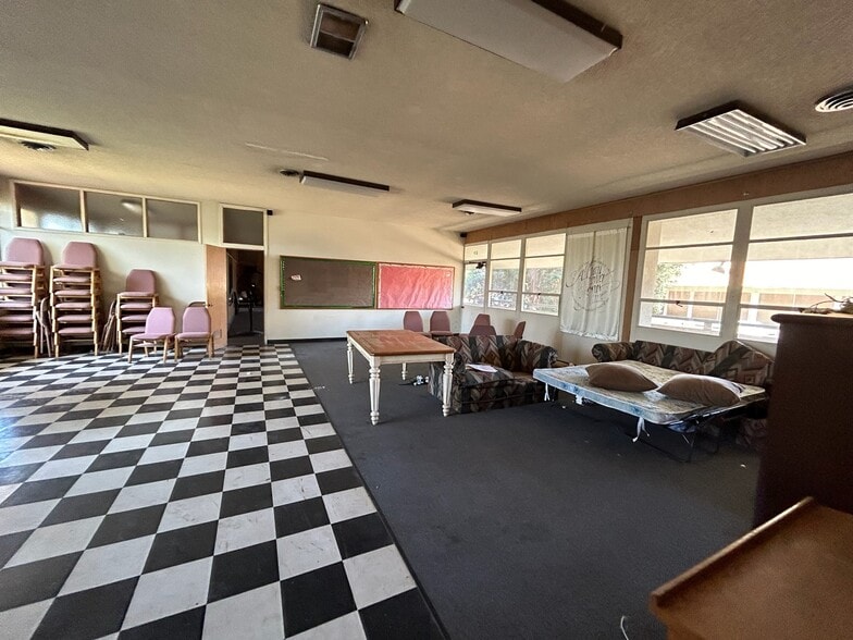 More Photos Of 101 W Clinton Ave, Fresno Specialty For Sale