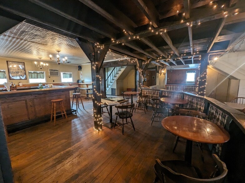 Primary Photo Of 17 Main St, Ballston Lake Restaurant For Lease