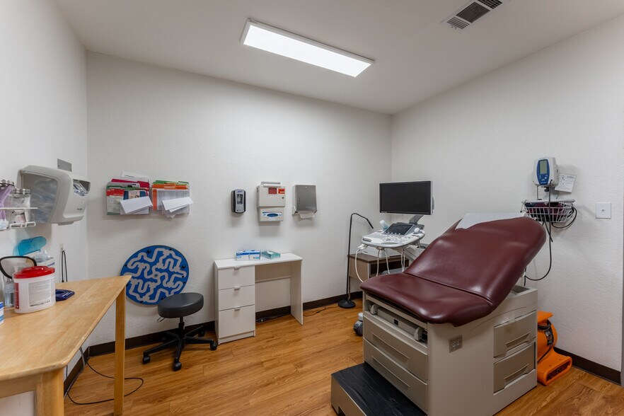 More Photos Of 2003 Medical Pky, San Marcos Medical For Sale