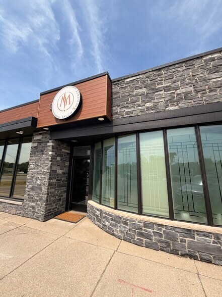 More Photos Of 28142 Woodward Ave, Royal Oak Storefront For Lease