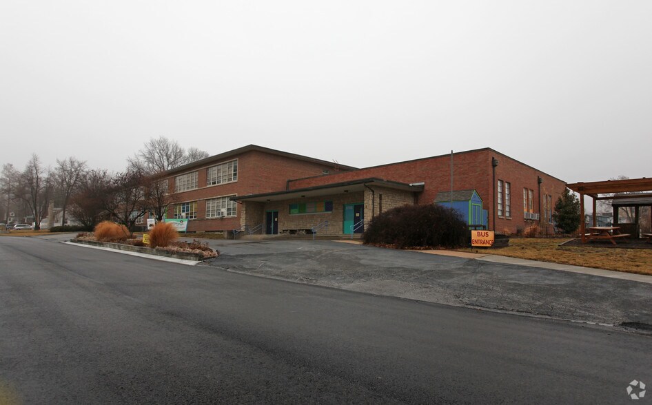 More Photos Of 5700 King St, Shawnee Office For Sale