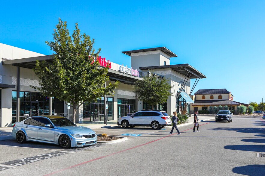 More Photos Of 23110 W I-10, San Antonio Storefront For Lease