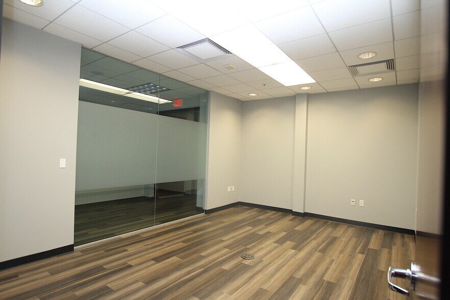 More Photos Of 20377 Acacia St, Newport Beach Office For Lease