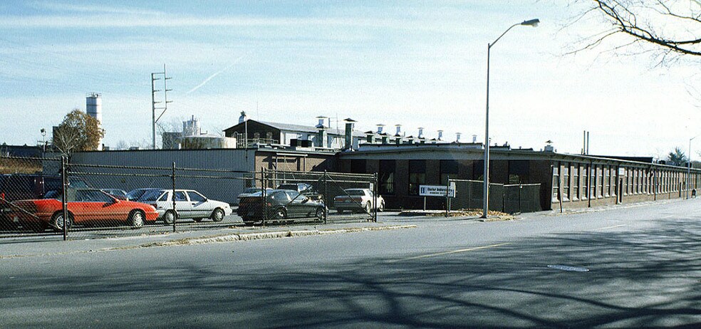 More Photos Of 336 Weir St, Taunton Warehouse For Lease