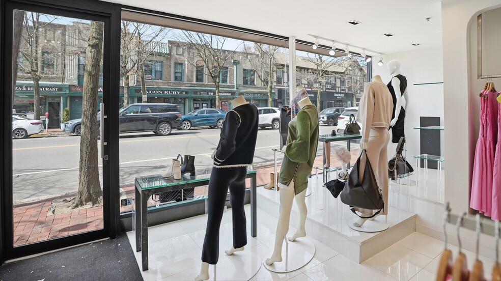 More Photos Of 63 Middle Neck Rd, Great Neck Storefront Retail Office For Sale