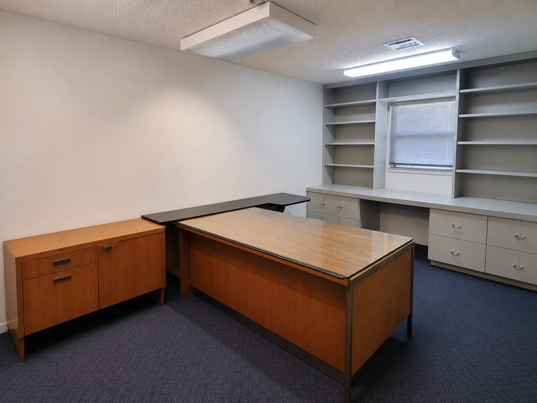 More Photos Of 3905 S Shade Ave, Sarasota Office For Sale