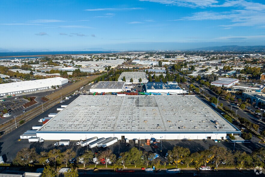 More Photos Of 25509 Industrial Blvd, Hayward Distribution For Lease