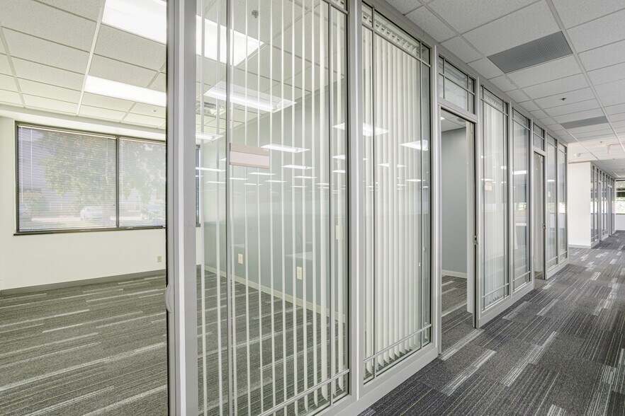 More Photos Of 305 Tech Park Dr, La Vergne Light Manufacturing For Lease