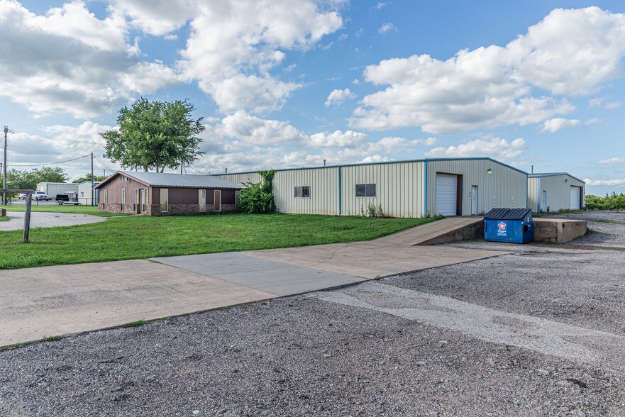 More Photos Of 311 S US Highway 69, Trenton Industrial For Sale