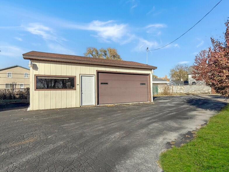 More Photos Of 2200 Easton Blvd, Des Moines Auto Dealership For Sale