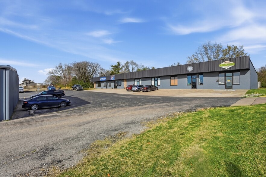 More Photos Of 3416-3422 N College Ave, Fayetteville Unknown For Lease