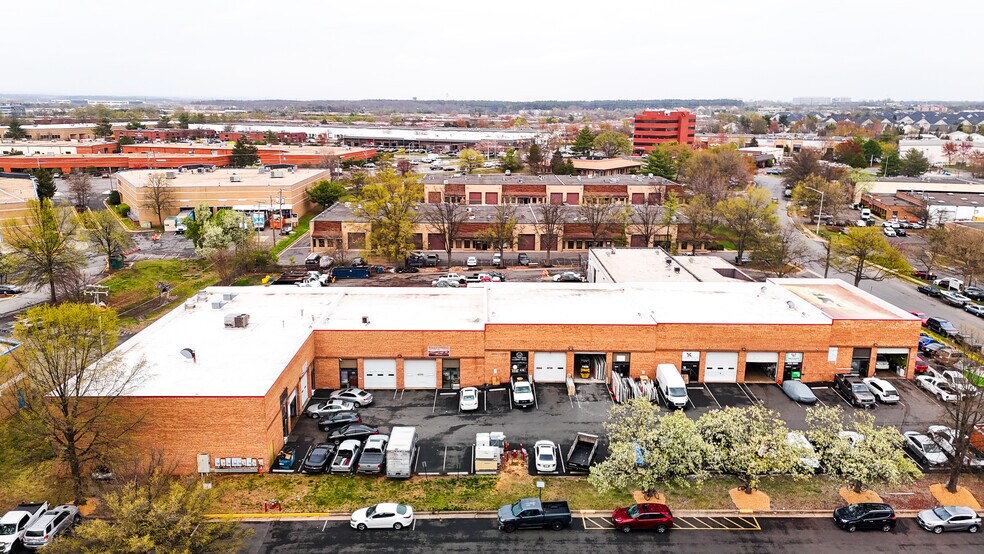 More Photos Of 4394 Henninger Ct, Chantilly Warehouse For Sale