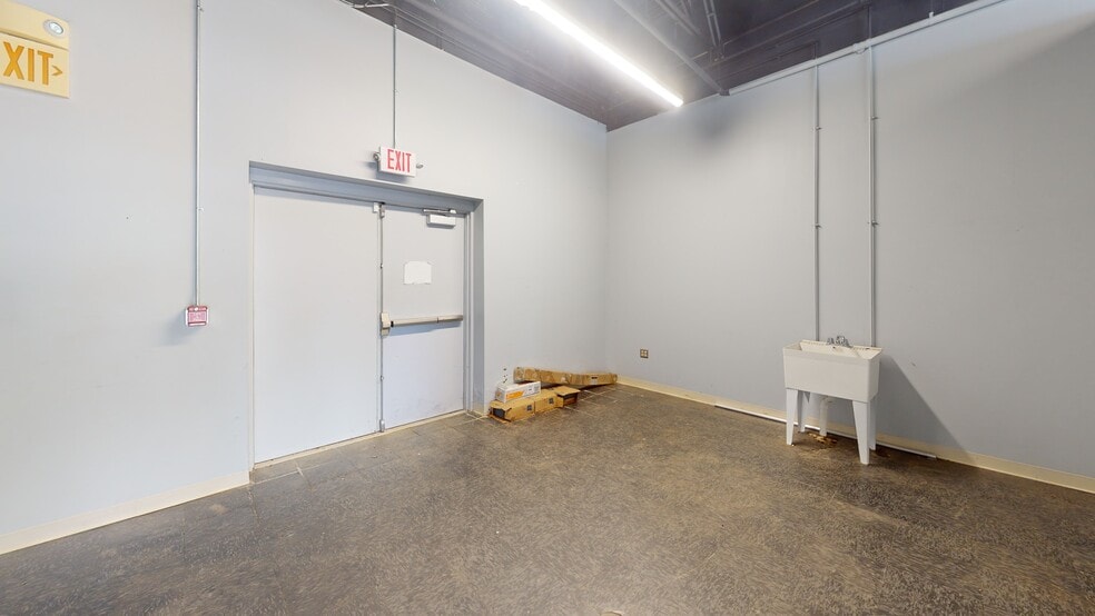 More Photos Of 18 Plaistow Rd, Plaistow Unknown For Lease