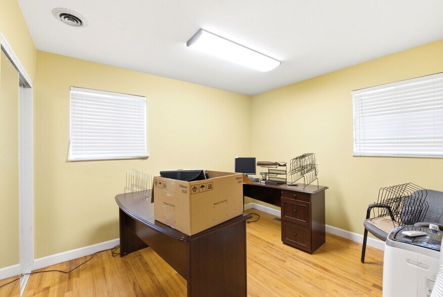 More Photos Of 10 Fairway Dr, Springboro Office Residential For Sale