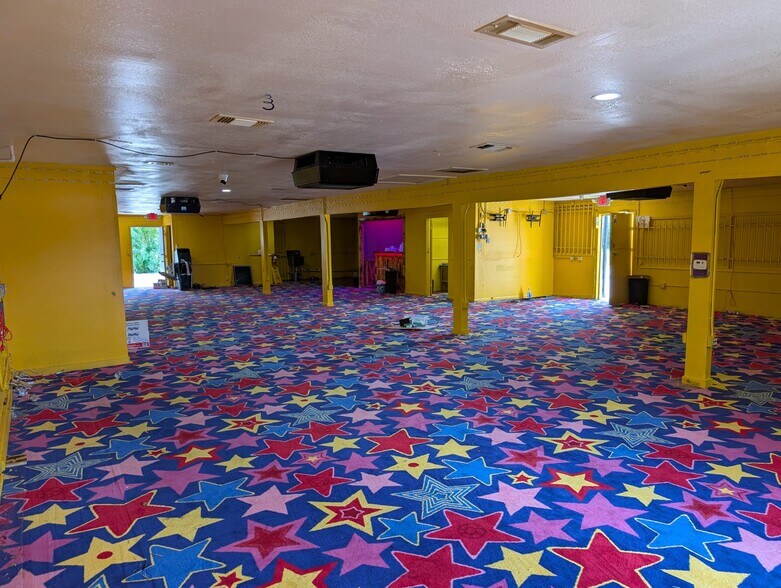 More Photos Of 16602 Sea Lark Rd, Houston Loft Creative Space For Sale