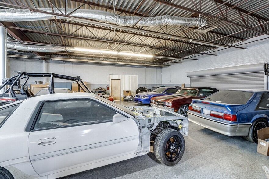 More Photos Of 421 E Walnut St, Garland Warehouse For Sale