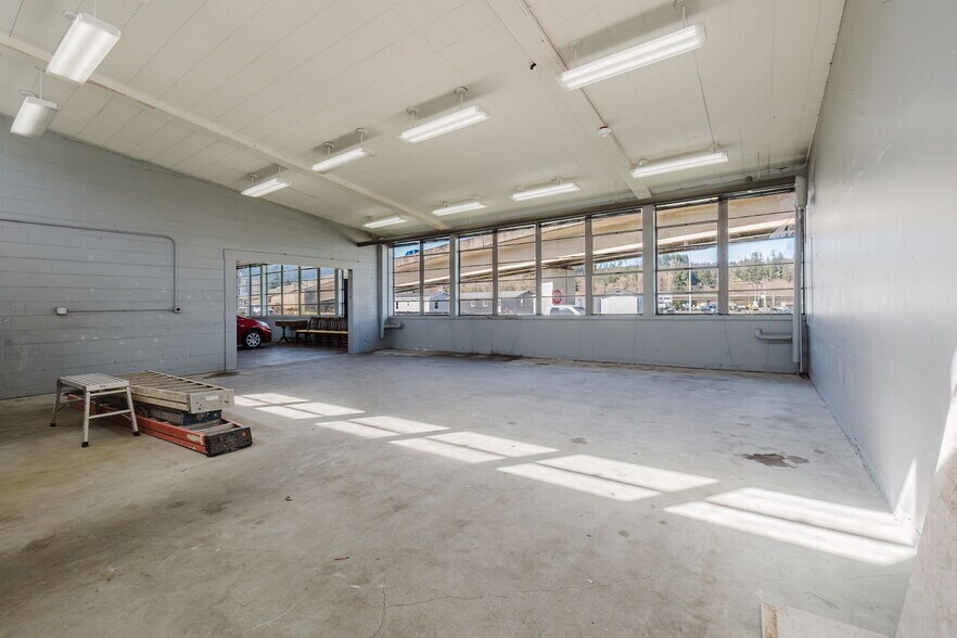 More Photos Of 3649 Frontage Rd, Port Orchard Office For Lease