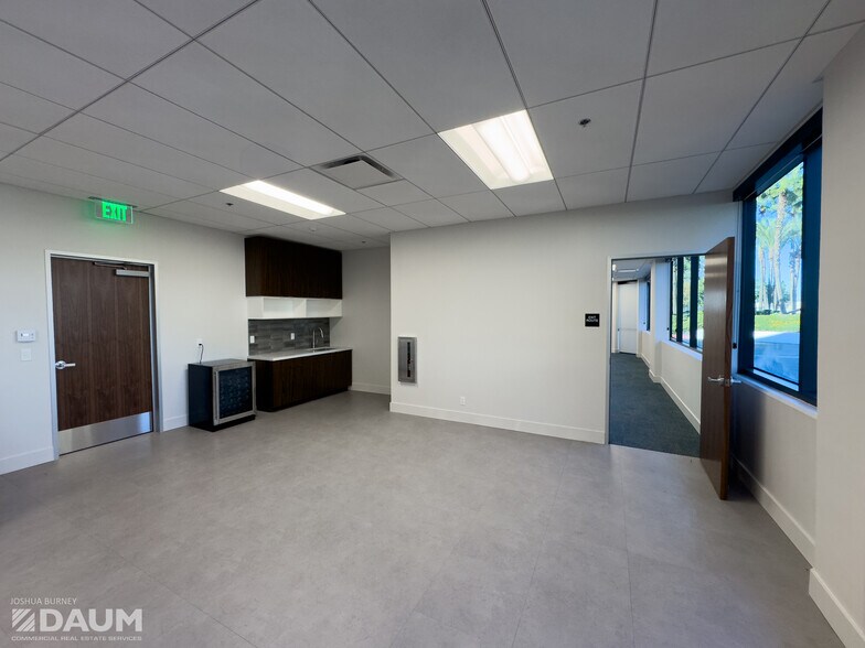 More Photos Of 10509 Business Dr, Fontana Warehouse For Lease