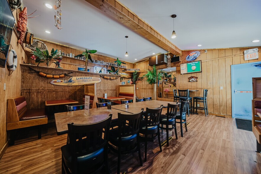 More Photos Of 706 S Washington St, Circleville Bar For Sale