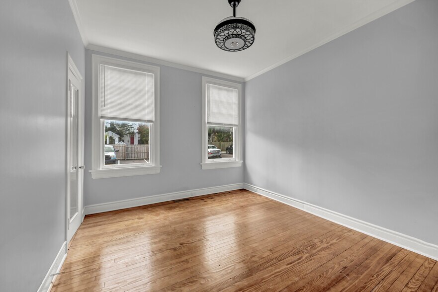 More Photos Of 8 S 7th St, Wilmington Office For Sale