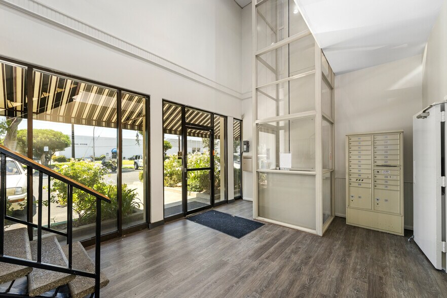 More Photos Of 595 W Lambert Rd, Brea Loft Creative Space For Lease